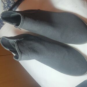 BLACK Kensie ankle boots size 10 m  preloved but not abused